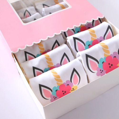 مجموعة الشهور ثيم اليونيكورن مع طوق ورود - Floral...