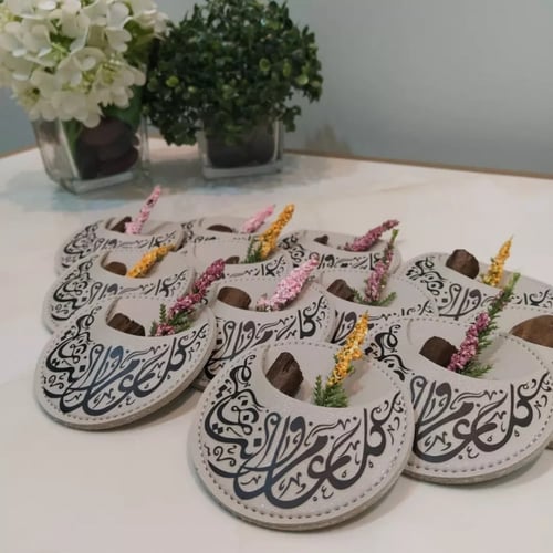 «توزيعات الجلد بكتابة "كل عام وأنتم بخير"»