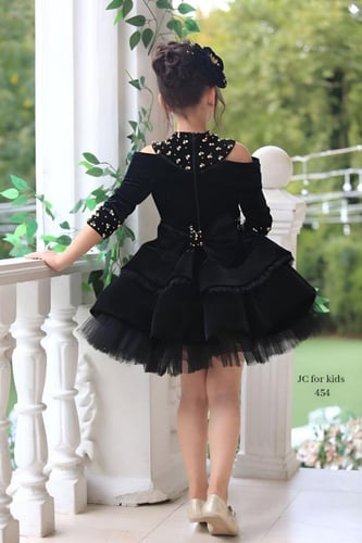 فستان مخمل أسود + شنطه + اكسسوار شعر