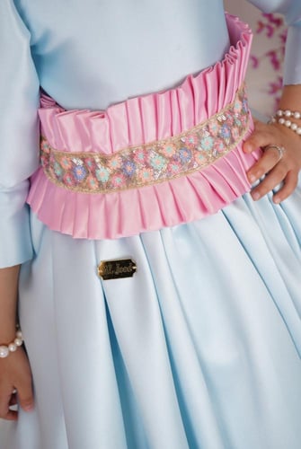 فستان سحر الجمال + اكسسوار شعر