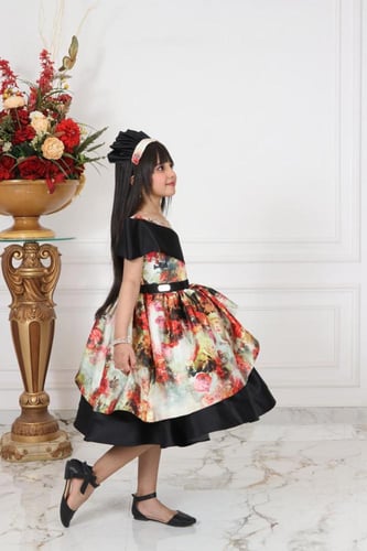 فستان رفيف اسود + اكسسوار شعر