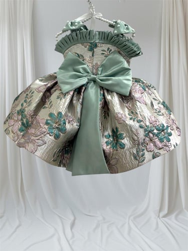 فستان المارشميلو + اكسسوار شعر