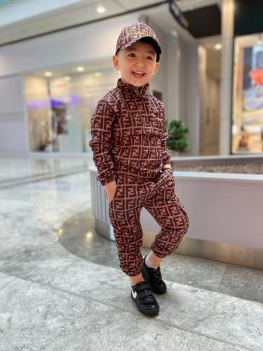 بدلة للجنسين + كاب