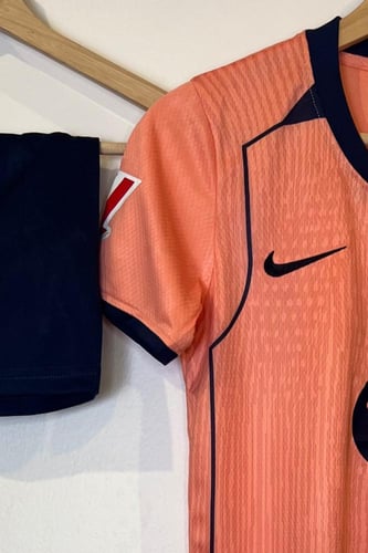 طقم برشلونة الاحتياطي 25-26 ولادي