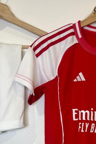 طقم ارسنال الاساسي 25-26 ولادي