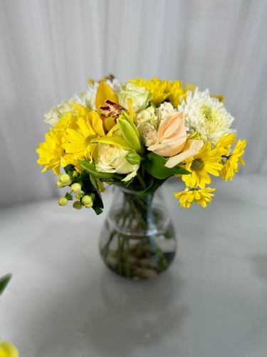 باقة اليوم الفاخرة مزهرية زجاجية