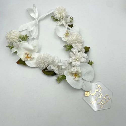 طوق ورد صناعي أبيض