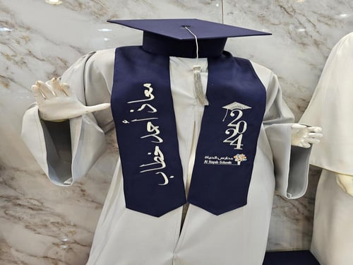 عباية رمادي وشاح كحلي للتخريج 2025