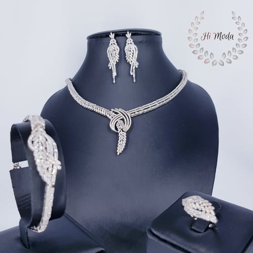 طقم زركون مناسبات فضي دقة ألماس