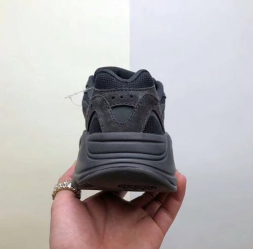Adidas Yeezy Boost 700 Vanta