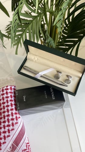 بوكس اكريلك + شماغ البسام + عطر سوفاج + قلم وكبك ف...