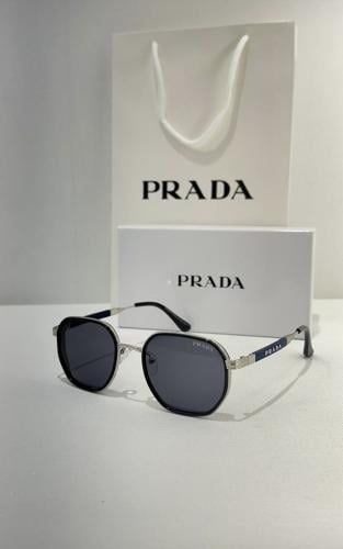 ‏نظارة برادا مع الملحقات