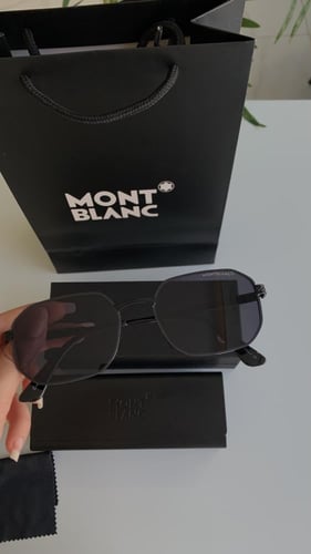 ‏نظارة مونت بلانك مع ملحقاتها