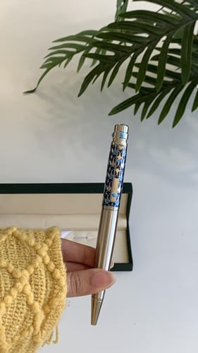 قلم فضي مع ازرق مع علبته