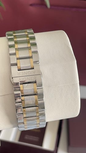 ساعة اقنر رجاليه فضي مع ذهبي مع ملحقاته