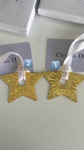 تعليقات ديور مع ملحقاتها