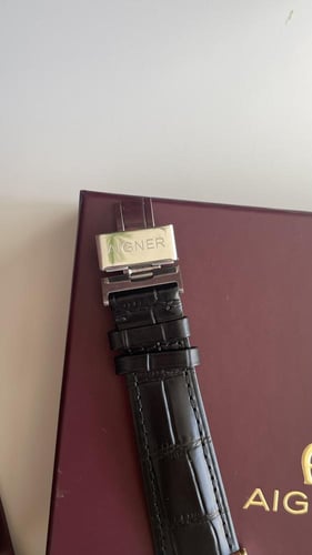 ‏ساعة اقنر جلد أسود مع الملحقات