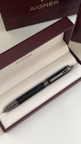 قلم اقنر اسود مع رمادي مع ملحقاته