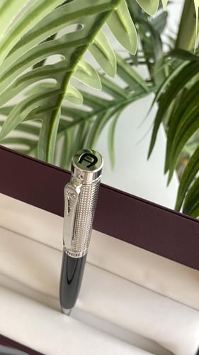 قلم اقنر فضي مع اسود مع ملحقاته