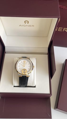 ‏ساعة اقنر جلد أسود مع الملحقات