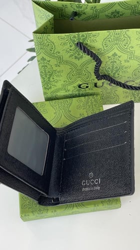 محفظة قوتشي اسود مع ملحقات