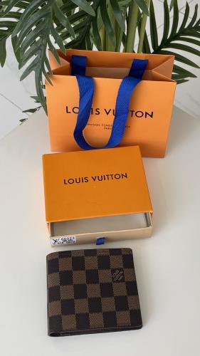 محفظة LV بني مع ملحقات