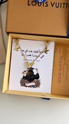 سلسال وحلق LV +كرت تخرج