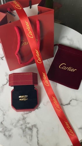 خاتم كارتير ذهبي مع فصوص