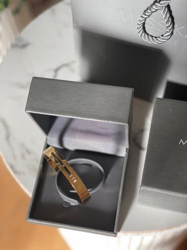 اسورة ميسكا لون ذهبي