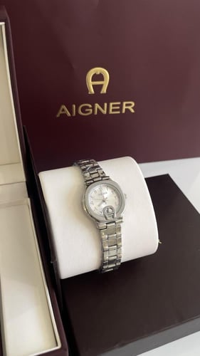 ساعه اقنر نسائي فضي مع ملحقاته