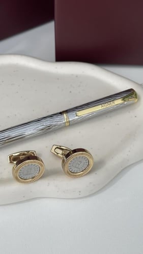 قلم وكبك اقنر مخطط فضي مع ذهبي مع ملحقات هاي كوالت...