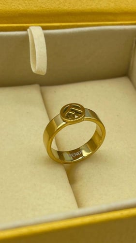 خاتم فندي ذهبي مع الملحقات