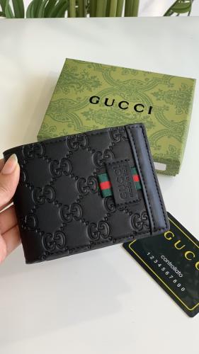 محفظة قوتشي مع علبتها