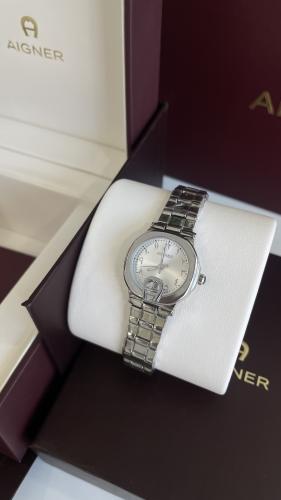 ساعه اقنر نسائي فضي مع ملحقاته