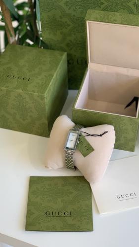 ساعة قوتشي فضي مع ابيض مع ملحقاتها