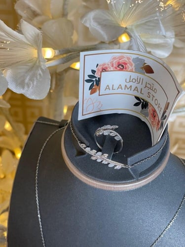 طقم زركون ناعم ذهبي او فضي (لايشمل الاستاند)