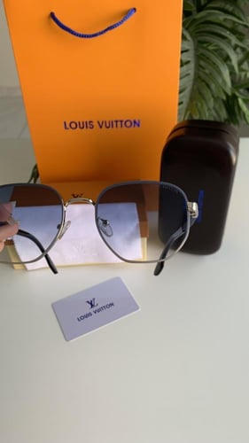‏نظارة لويس فيتون مع ملحقاتها