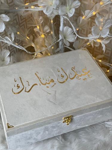 بوكس العيد + شماغ مقاس55+كبك وقلم كارتير