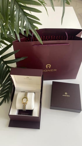 ساعه اقنر نسائي فضي مع ذهبي مع ملحقاته