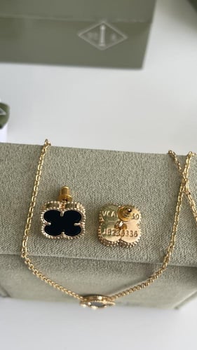 طقم سلسال وحلق فان كليف اسود