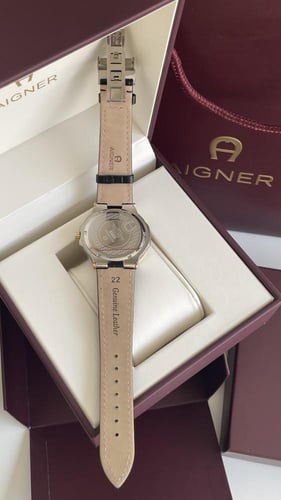 ‏ساعة اقنر جلد أسود مع الملحقات