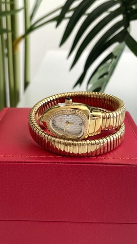 ساعة نسائية ذهبي