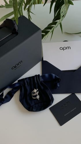 بوكس + كرت وخاتم النجوم Apm فضي مع ملحقات