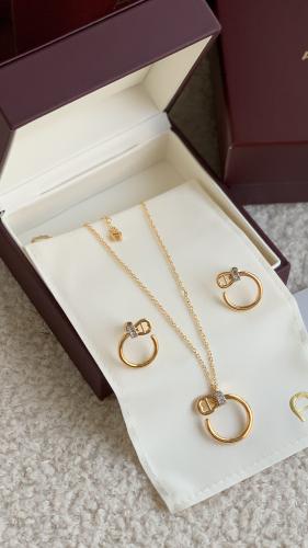 طقم اقنر ذهبي سلسال وحلق