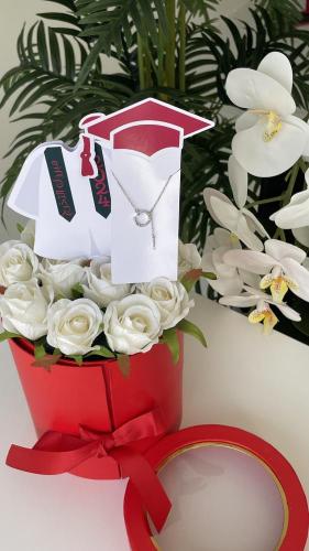 بوكس تخرج مع ورد كرت وسلسال ناعم