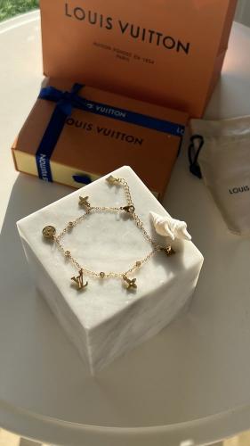 اسورة LV نسائي مع الملحقات