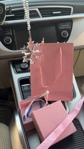 تعليقة سياره سوارفسكي مع الملحقات وردي