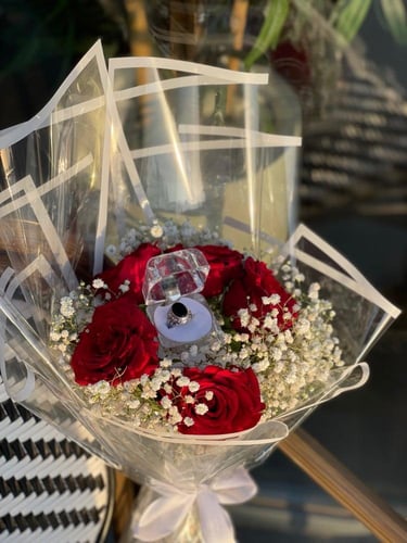 باقة5 وردات مع خاتم رجالي