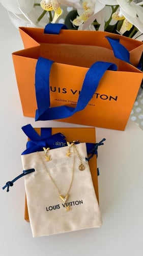 ‏سلسال وحلق LV