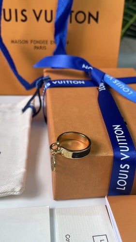 خاتم لويس فيتون الذهبي